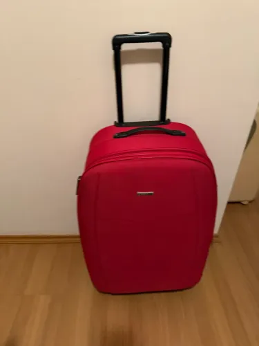 Mala de viagem  grande com 5 rodinhas, novíssima, vermelha.