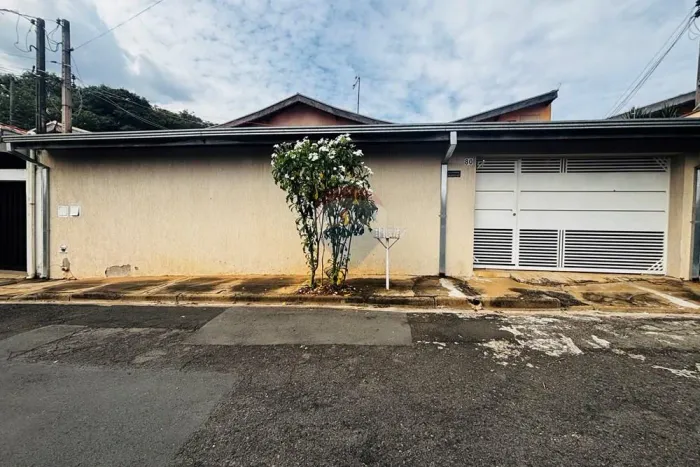 Casa a Venda no Bairro Jardim Presidente Dutra em Limeira SP com Edícula R$ 420.000,00