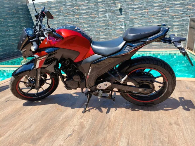MOTO FZ 25 - FAZER VERMELHA