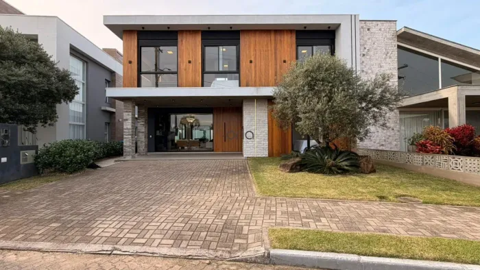 Casa à venda com 04 suítes no condomínio Sea Coast, em Xangri-Lá. REF: