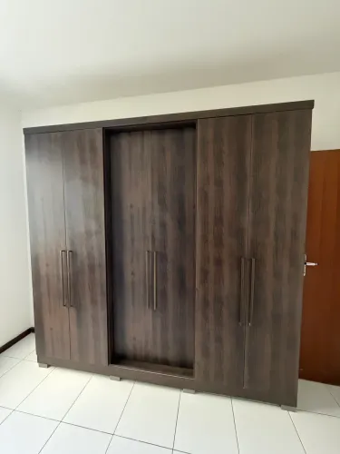Guarda-roupas 6 portas