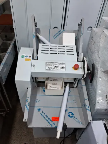 Cilindro com pé 39 cm 