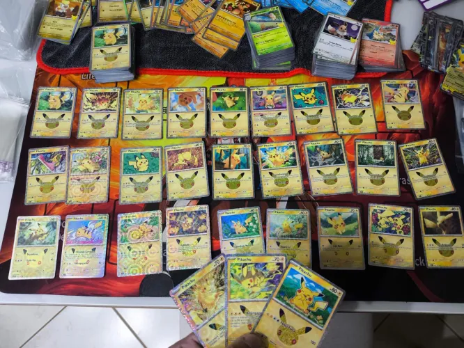 Coleção completa 30 pikachu - 30 anos pokemon!