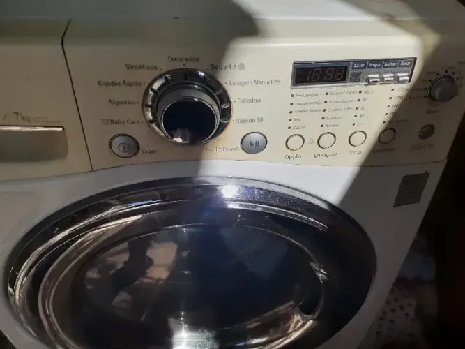 Lava e seca Lg. 11 Kilos. Funcionando tudo. Sôóó 800,00 Pra hoooooje. Entrego Á Combinar !