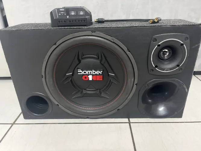 Caixa Trio Automotiva Bomber com Módulo Taramps - Completa e em Perfeito Estado
