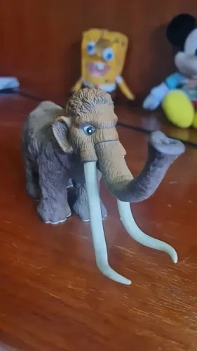 Action Figure Mamute de Brinquedo - 15 cm de comprimento - Material MUITO Resistente