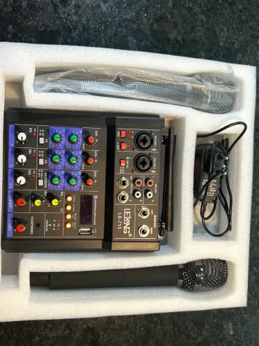 Mesa de Som LEQNG LE-713