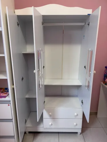 Guarda-Roupa Infantil Branco - 3 Portas e 2 Gavetas | Bom Estado