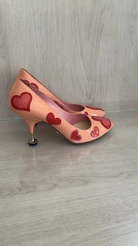 Scarpin Prada Original Verniz Rosa com Corações - Tam. 39