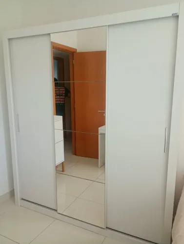 Vendo guarda-roupa no valor de r$ 800 com entrega e montagem