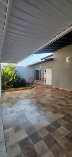 Casa com 03 quartos sendo 01 suite para a venda ou locação no bairro Vila Pacífico em Baur