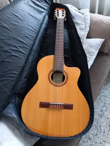 VIOLÃO DI GIORGIO CLASSIC ELÉTRICO BEM CONSERVADO COM CASE INCLUSO