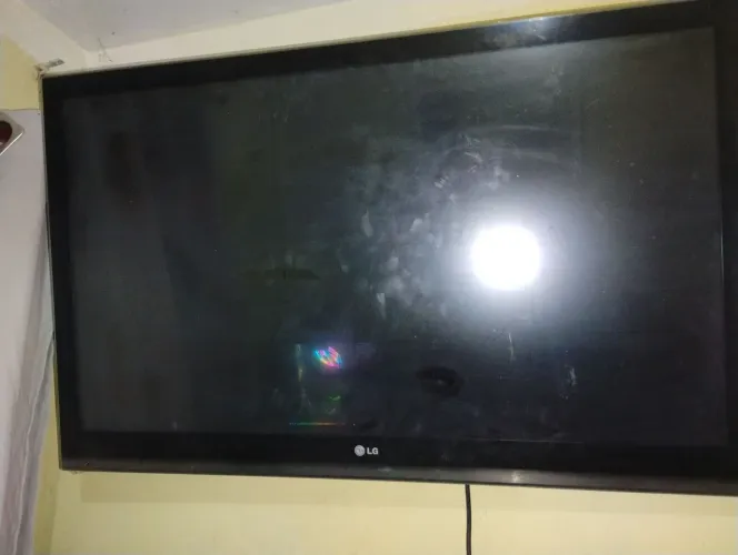 TV LG PREMIUM COM 2 CAMADAS DE VIDRO TEMPERADO.