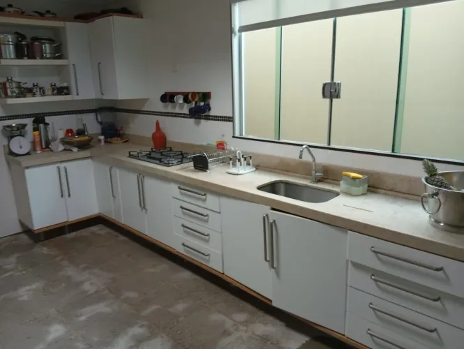 Armário de cozinha com granito