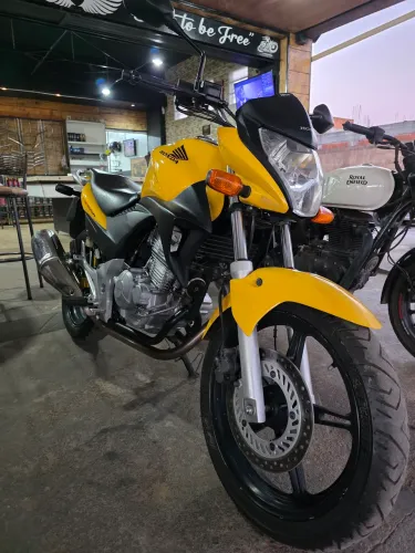 Cb 300r muito conservada