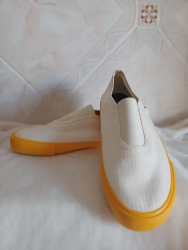 sapatênis zara branco e amarelo. Original, tamanho 41