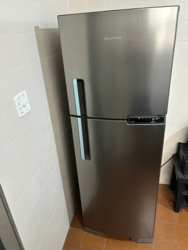 Geladeira Brastemp Frost Free Duplex 375 Litros com Compartimento Extrafrio - BRM44HK 220v