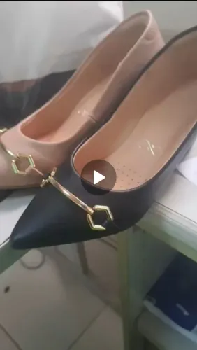 Sapatos de couro seminovos 60,00 cada um