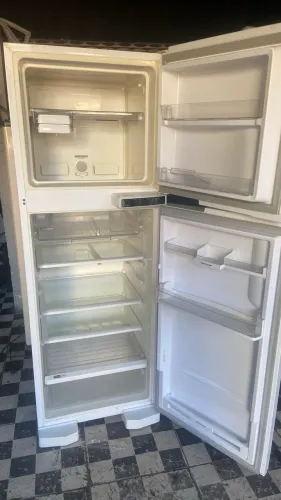 Geladeira frost free gelando ok. Entrego