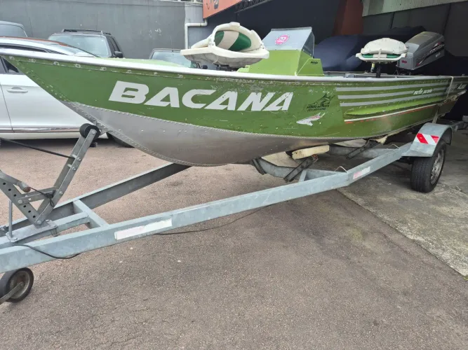 Barco marfim pescador com motor 50hp
