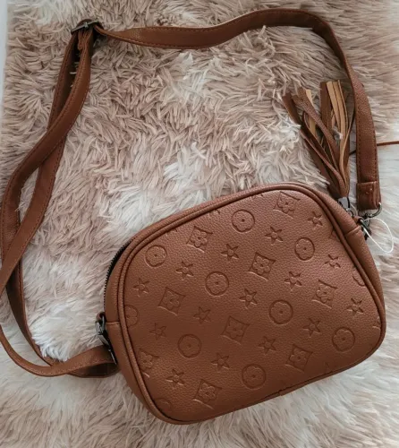 Bolsa nova caramelo tiracolo linda e maravilhosa 