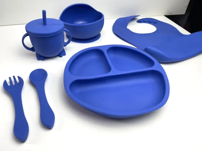 Pratos e copos de silicone introdução alimentar infantil