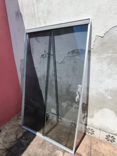 Porta blindex temperado.