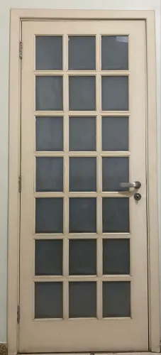 Vendo 2 portas de madeira com vidro