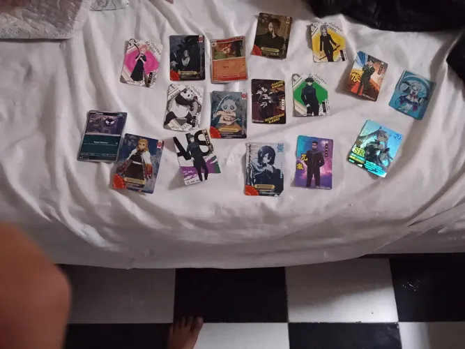 Vendo cartas de pokémon e anime
