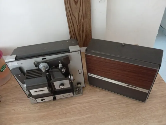 Filmadora vintage BELL E WOWELL super 8 AUTOLOAD .
