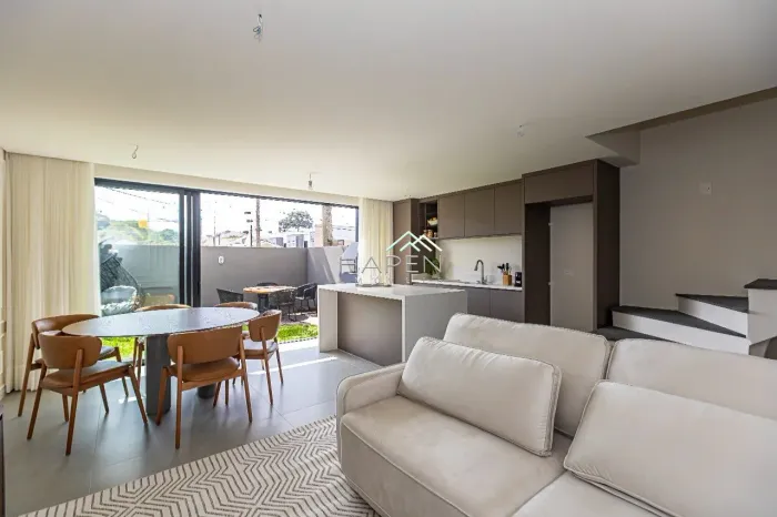 Casa mobiliada com 3 suítes à venda no Guabirotuba