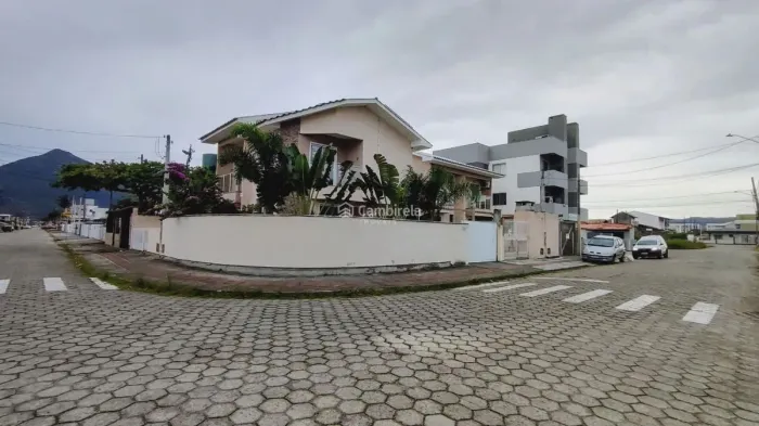 À Venda Sobrado na Barra do Aririú - Palhoça/Sc