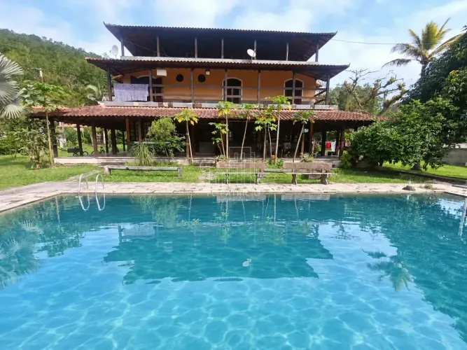SEU REFÚGIO EM GUAPIMIRIM: SÍTIO COM 10.000 M², CASA TRIPLEX E LAZER PARA TODA A FAMÍLIA!