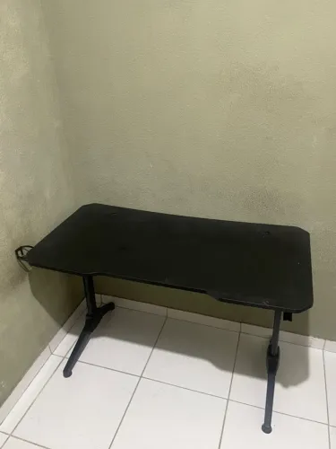 MESA GAMER KBM PRATICAMENTE NOVA