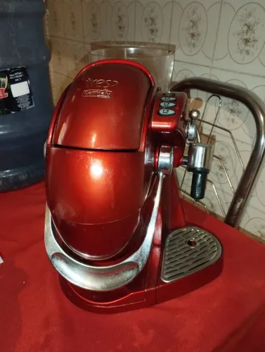 Cafeteira três corações 200,00