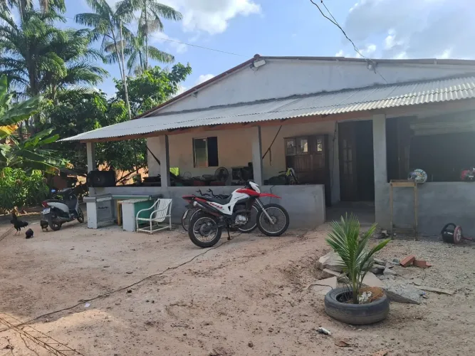 VENDE-SE ESTA CASA