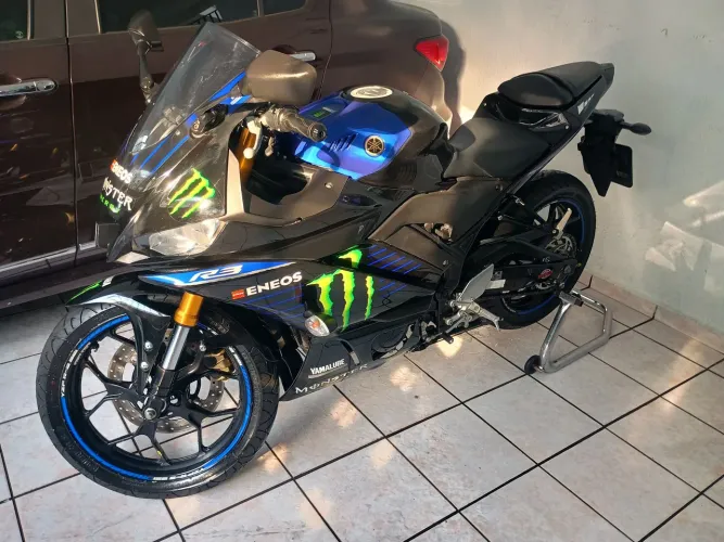 Yamaha R3 monster