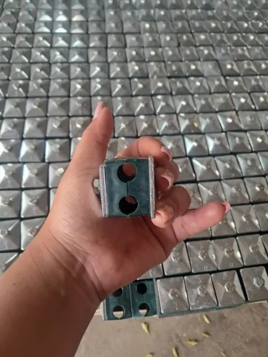 Braçadeira pra tubo dupla 12mm