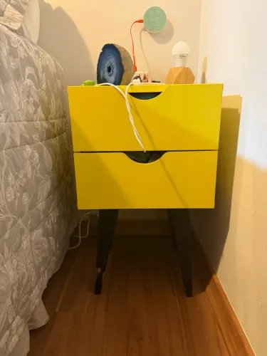 Criado/ Mesa de cabeceira Smile Amarela MDF