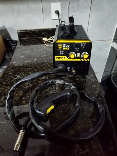 Máquina De Solda Inversora Mig 130a Sem Gás 220v Im130a Black Mig Cor Preto/amarelo