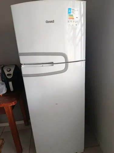 Vende se geladeira Consul ....semi nova....econômica eneprfeita ...gelo seco.......