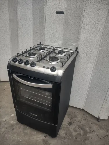 VENDE-SE FOGÃO ELETRÔLUX 4 BOCAS