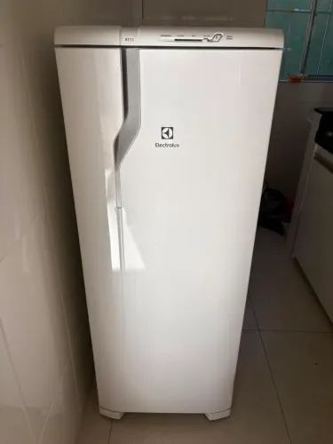 Geladeira Eletrolux Cycle Defrost 240L - NOVA