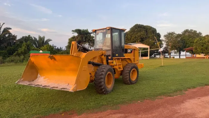 Vende-se Pá Carregadeira Caterpillar 924hz Cabinada