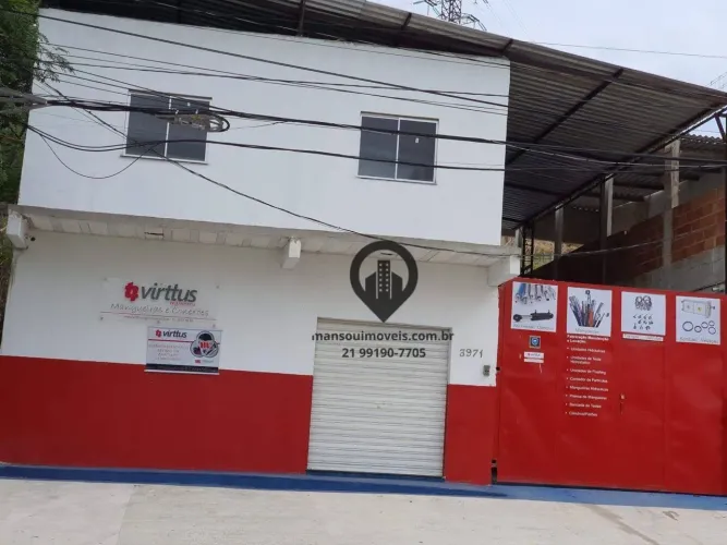 Prédio com salas comercias, estoque, entrada para garga e descarga e loja na frente