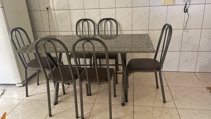 Mesa com 6 cadeiras