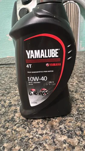 Óleo YAMALUBE 10w-40 só no ponto de usar