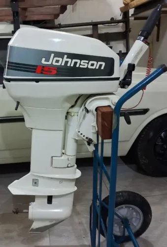 Motor de Popa Johnson 15hp - Para consertar ou tirar peças 