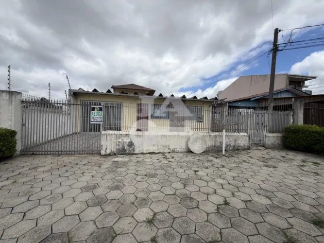 Casa Residencial com 2 quartos para alugar por R$ 1980.00, 61.00 m2 - SITIO CERCADO - CURI