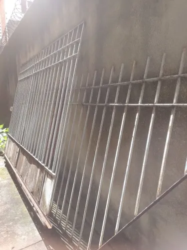 portão em ferro medindo 2,80L x 200 H Para garagem, mas grade medindo 4,30 x 1,50